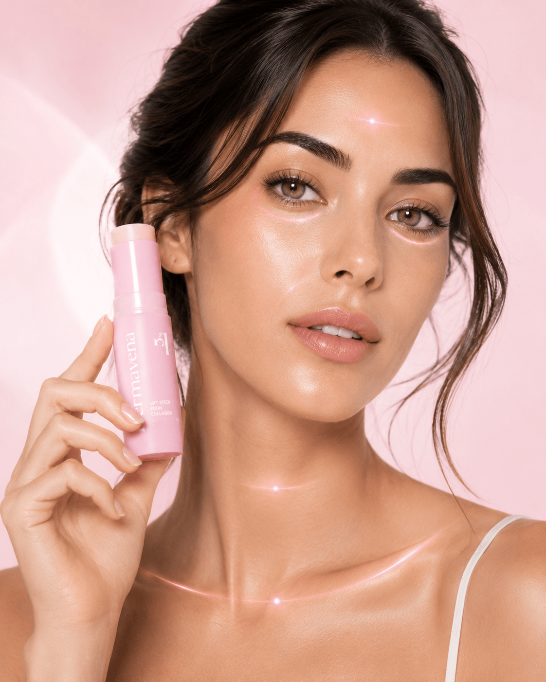 Femme tenant le LiftStick PDRN Dermavena près du visage